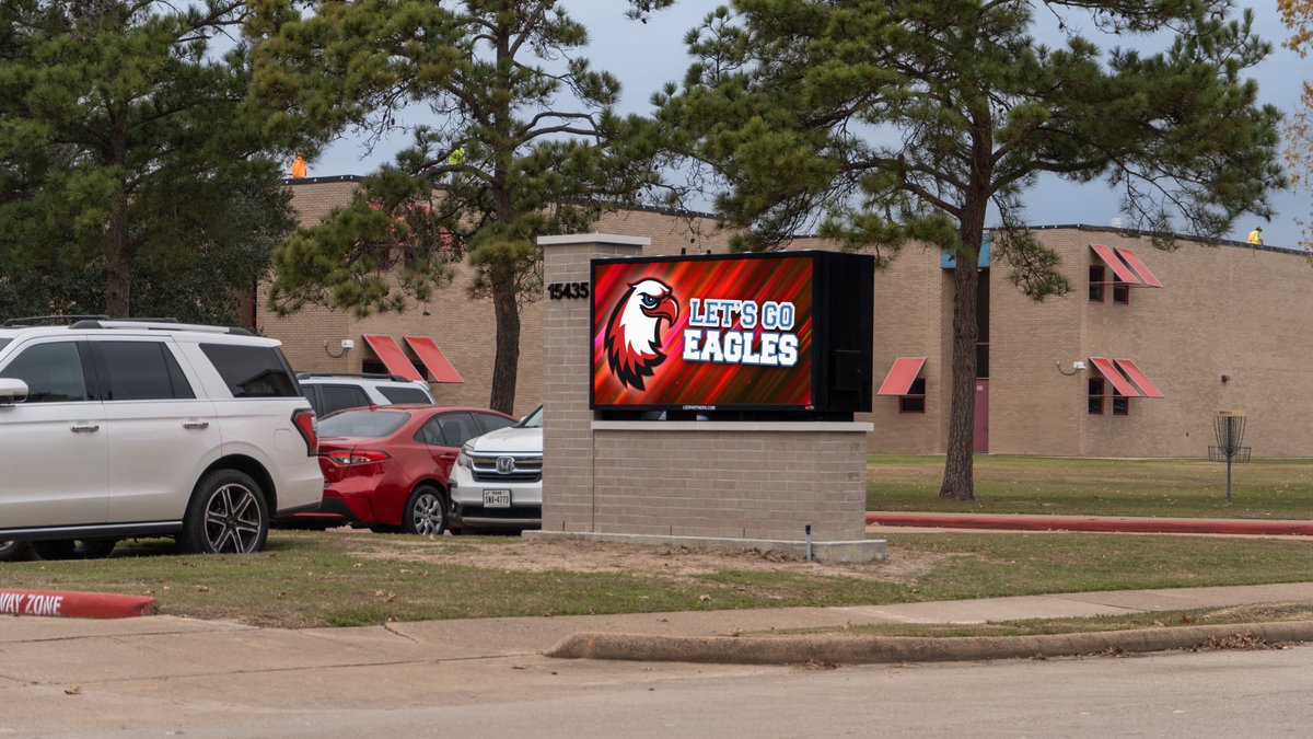 ledpartnershtx's tweet image. 📣 New 4mm install at Labay Middle School (@CyFairISD )!

Sharper image quality + brighter visuals for announcements that truly stand out 🦅✨
Learn more: ledpartners.com
📞 (832) 769-0593
#LEDPartners #4mmLED #LEDMarquee #DigitalSignage #CFISD #LEDSigns
