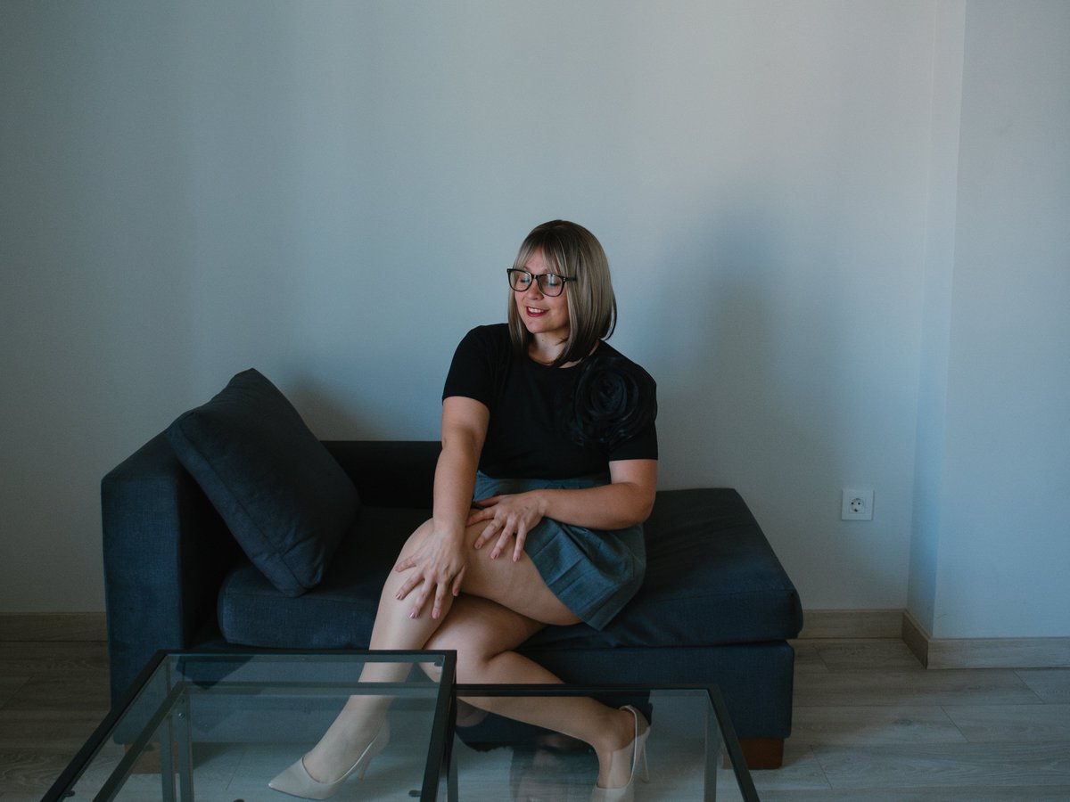 Naughty Kitty tweet media