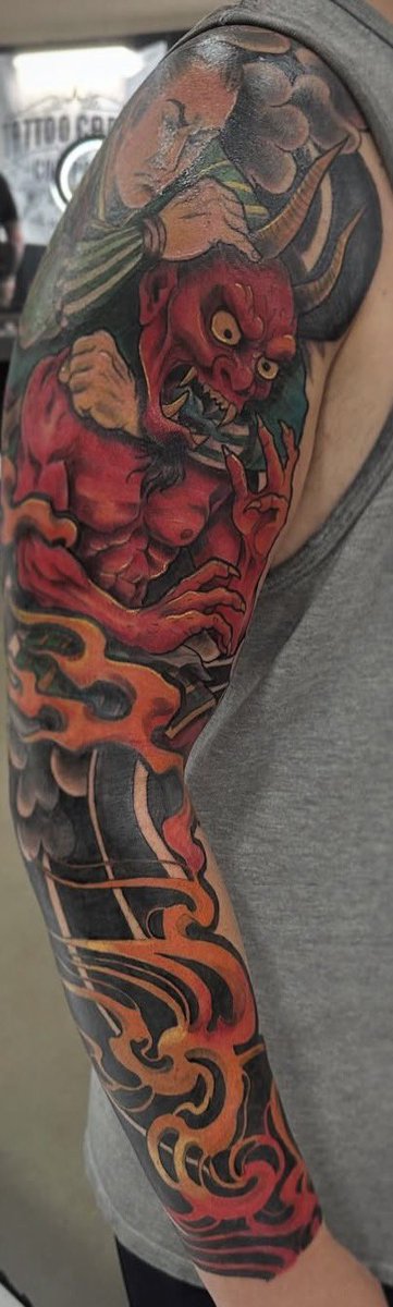_longnick's tweet image. Finally got a hold of my tattoo artist and it’s time. Basically something like this with a samurai at the top. And the bottom half I’m still drawing