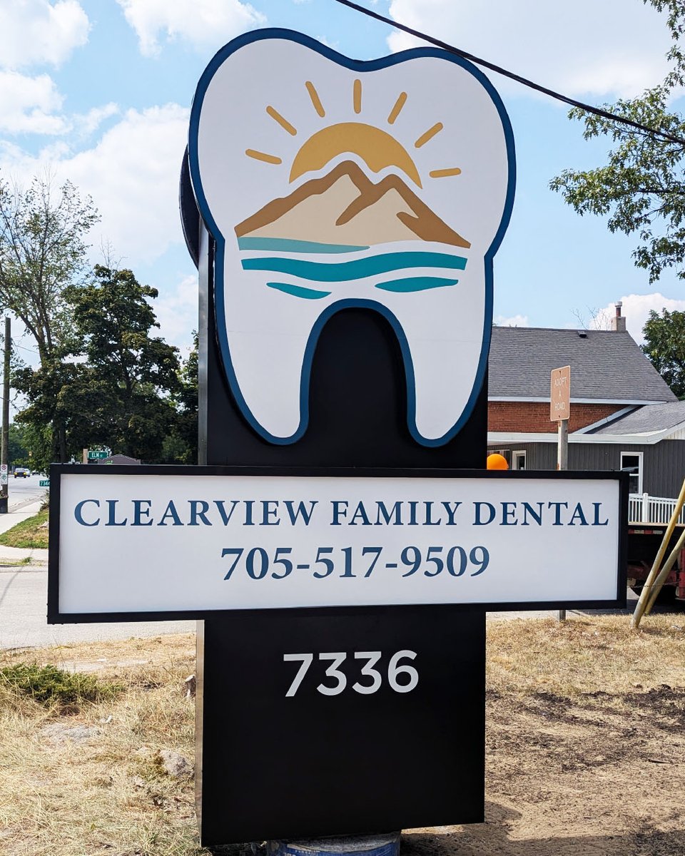 SpeedproCanada's tweet image. Check out the new pylon sign installed @ClearviewFamilyDental.  SpeedPro Barrie worked with their fabricator to hone in on the design they wanted, and then brought it to life!
#PylonSigns  #SignsThatWork #BusinessSignage #OutdoorSignage #SpeedProBarrie #SpeedProCanada