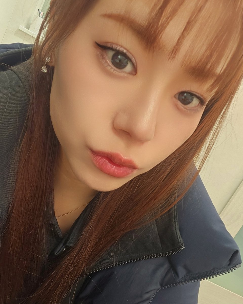 やっと前髪。自分でカット✂️
出来るよーになった😆

自分で切れると
切りたいとき切りたいよーに
切れるから最高‼️

このまま自分の髪の毛も
全部自分で切ってみよ～かな～って
切ってみたいな。って思ったり··
思わなかったり··w

そんなこの頃。w😂