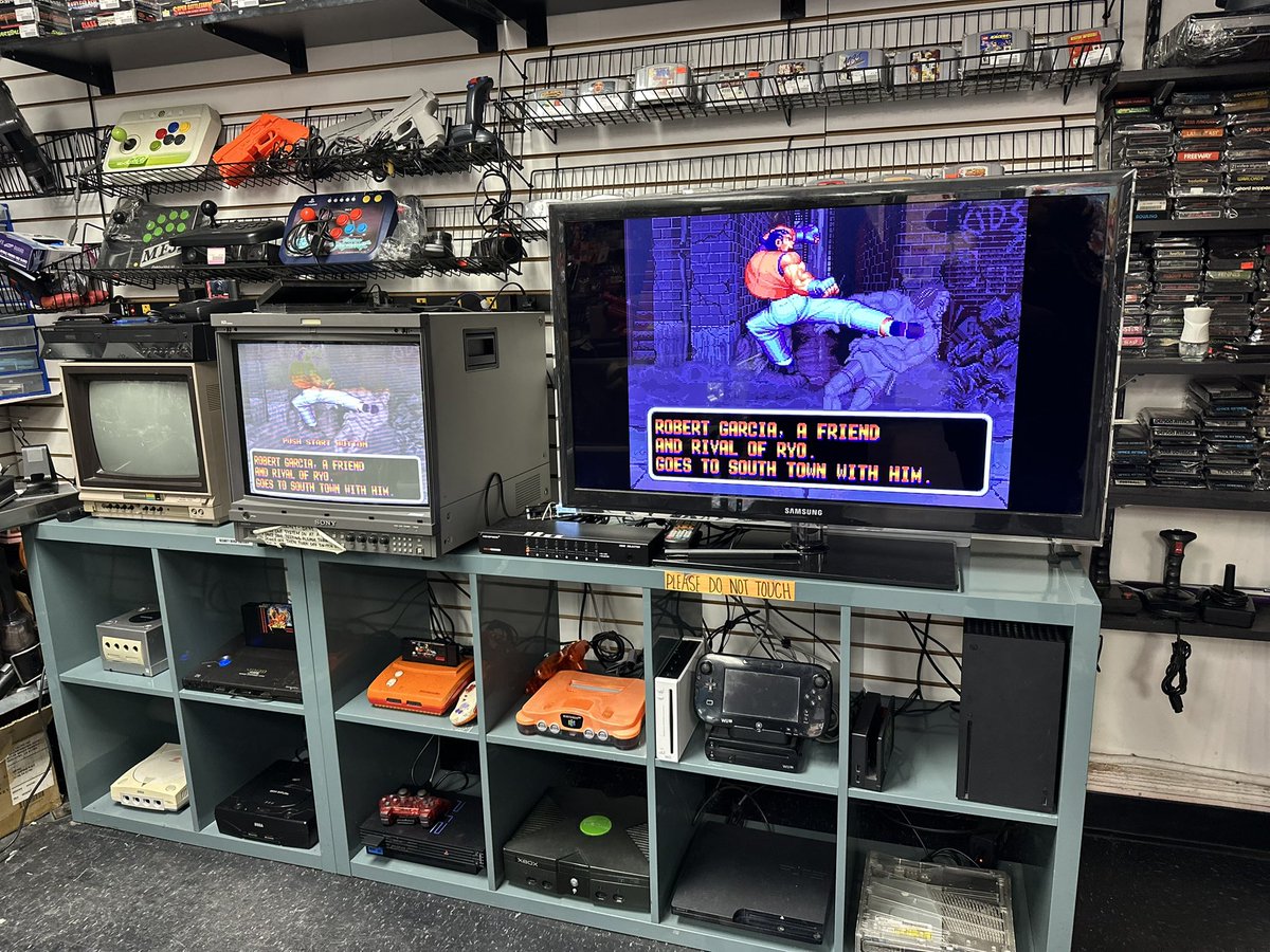 ArcadeBrooklyn's tweet image. Can you guess how many consoles are hooked up to the gscart lite, hdmi switcher, direct hdmi and component. #RGB #OSSC and more….

At @bklynvideogames : 6120 4th av Brooklyn NY 11204. #RetroGaming