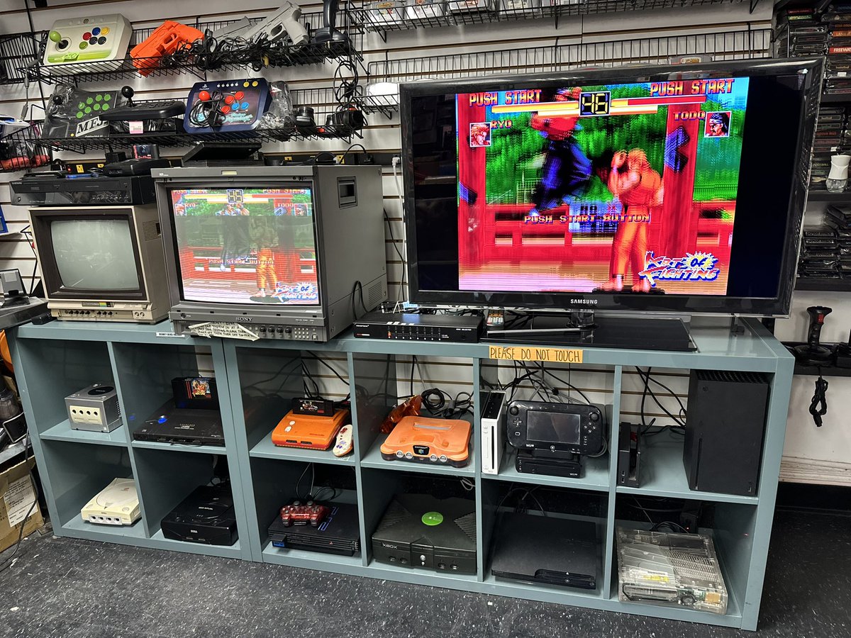 ArcadeBrooklyn's tweet image. Can you guess how many consoles are hooked up to the gscart lite, hdmi switcher, direct hdmi and component. #RGB #OSSC and more….

At @bklynvideogames : 6120 4th av Brooklyn NY 11204. #RetroGaming