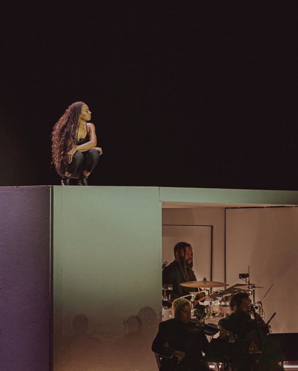 solangehourly's tweet image. 