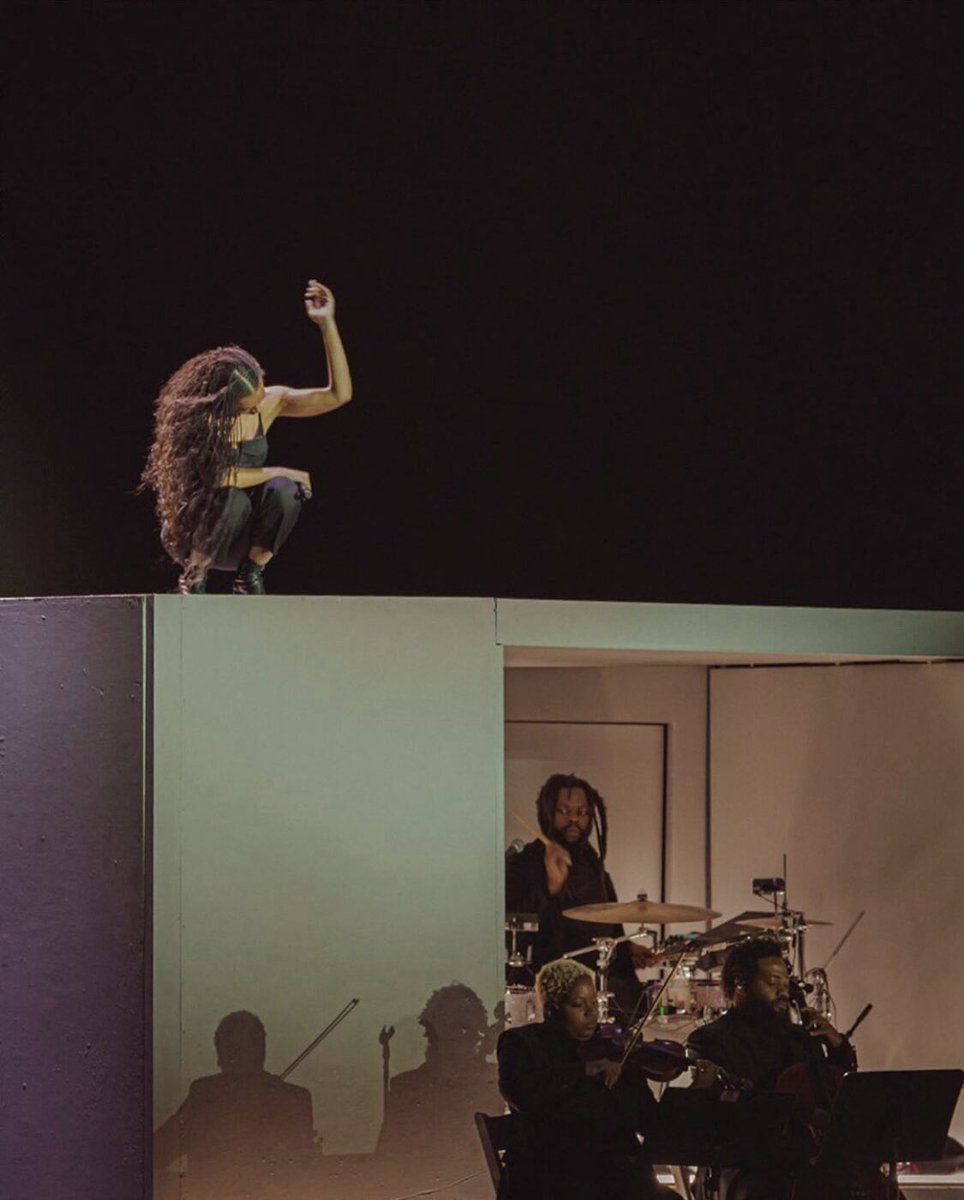 solangehourly's tweet image. 