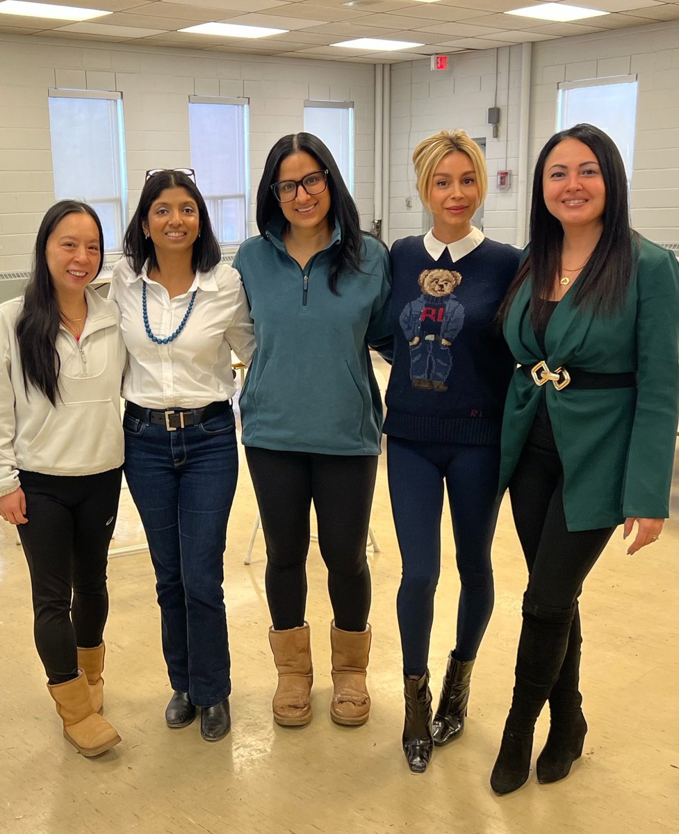 Mona Moftakhar tweet media