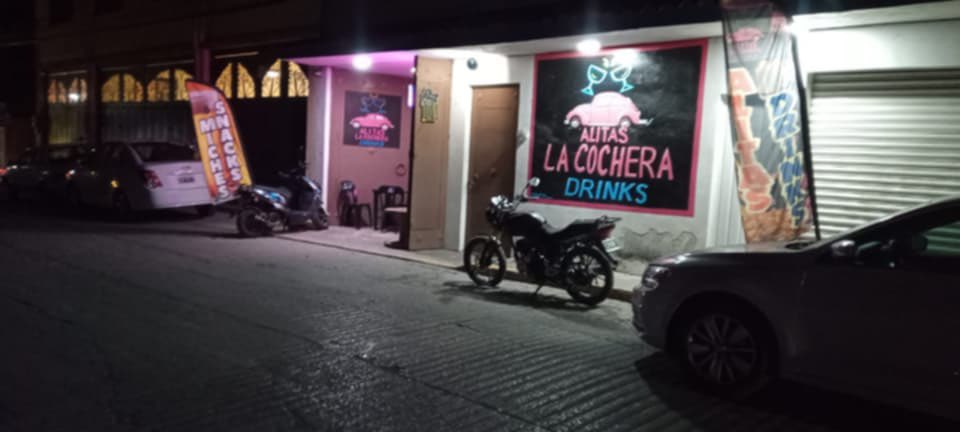 SE FUERON DE BRIAGOS CON VEHÍCULO DEL TRIBUNAL SUPERIOR  DE JUSTICIA DE MORELOS

Vecinos de Atlacomulco en Cuernavaca hicieron llegar imágenes a este medio informativo y denunciaron  que trabajadores  del TSJ, utilizaron  un vehículo oficial para embriagarse en un bar