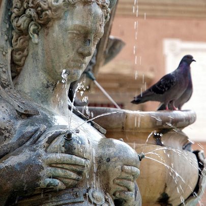 flapprdotnet's tweet image. Fun fact: 16th century Italian sculptors crafted lactating fountains in the form of nymphs &amp;amp; sirens as symbols of fertility &amp;amp; power.

Bologna's Neptune has mermaids mid-squeeze. 

Treviso's "Fontana Delle Tette" used to pour out wine during celebrations.

Italy . . . fascinating