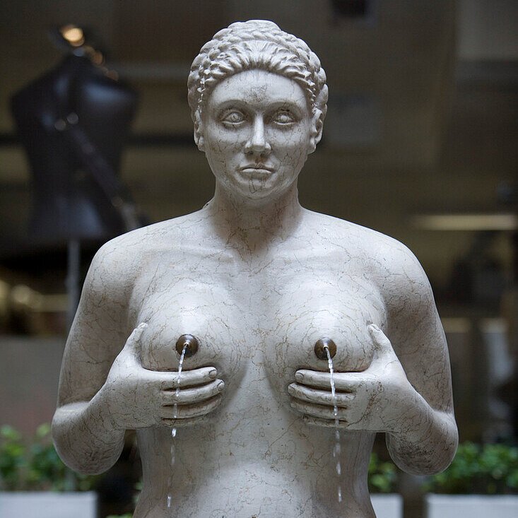 flapprdotnet's tweet image. Fun fact: 16th century Italian sculptors crafted lactating fountains in the form of nymphs &amp;amp; sirens as symbols of fertility &amp;amp; power.

Bologna's Neptune has mermaids mid-squeeze. 

Treviso's "Fontana Delle Tette" used to pour out wine during celebrations.

Italy . . . fascinating