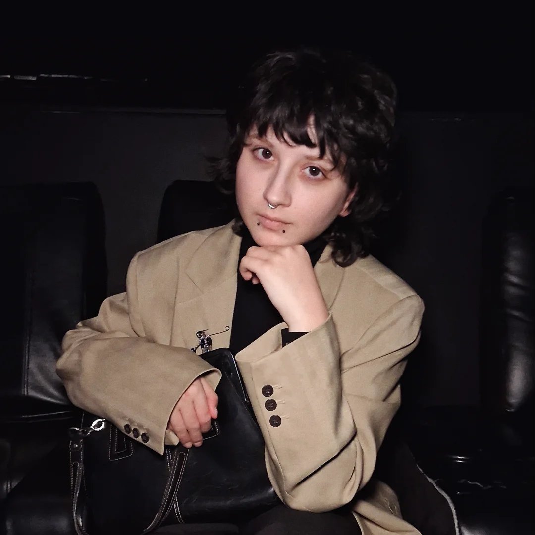 BEDSIDE MANOR, THE SECOND SINGLE, OUT JAN. 28TH
PRE-ADD/SAVE 🔗 IN BI0!