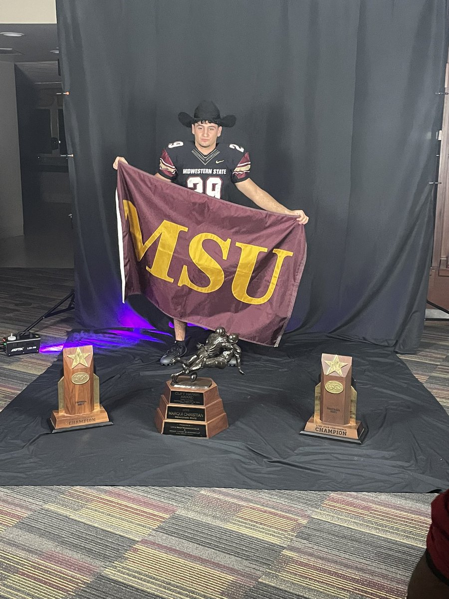 Thank you MSU and <a href="/coachfrazierMSU/">Coach Blake Frazier</a> <a href="/DrewColemanSr30/">Coach Drew Coleman Sr</a> <a href="/MustangsDC/">Rich Renner</a> for the amazing visit had a great time <a href="/CRFB_Recruiting/">CRHS Football Recruiting</a>