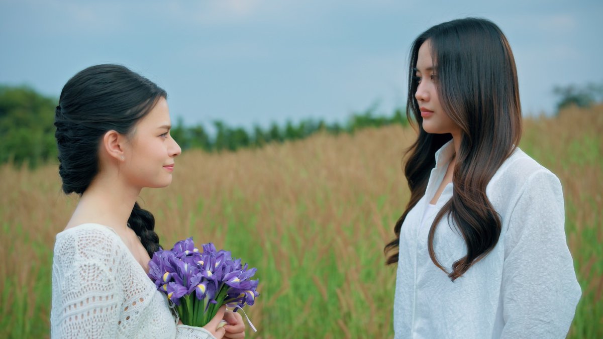 THE AIR Q20 SHOOTING
#เสน่หาวาโยคิว20

ดอกไอริชนั้นงดงามแต่อันตรายต่อหัวใจมาก เพราะยิ่งอยู่ใกล้แล้วยิ่งหลงไหล

อ่อๆ พูดถึงดอกไอริชแหล่ะเนอะ 😊