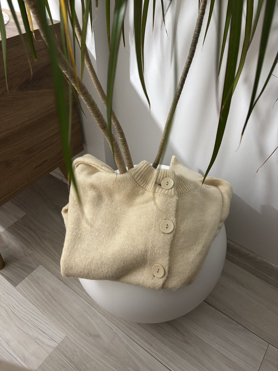 Kardeşim kazağını fazla elektriğini atsın diye toprağa koymuş ve işe de yaramış 😂