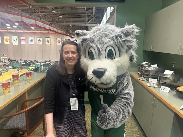 President Anne D’Alleva 🤝 <a href="/BaxterBearcat/">Baxter</a> 

#ONEBinghamton
