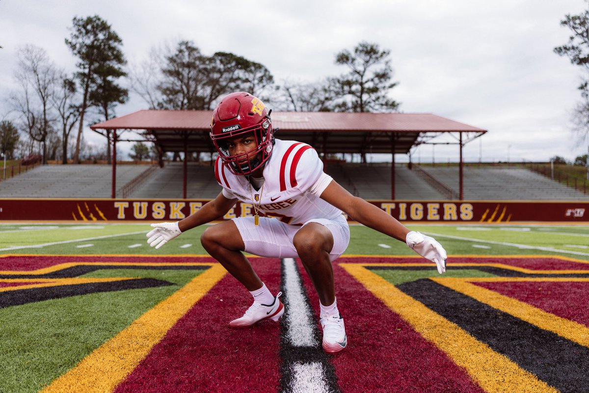 mahrlemoe's tweet photo. CRIBBB TALK⚡️
@Coach_J_Parker @Coach_james3 @firstcoastbucs @SkegeeFootball https://t.co/7Q0y9VTwSN