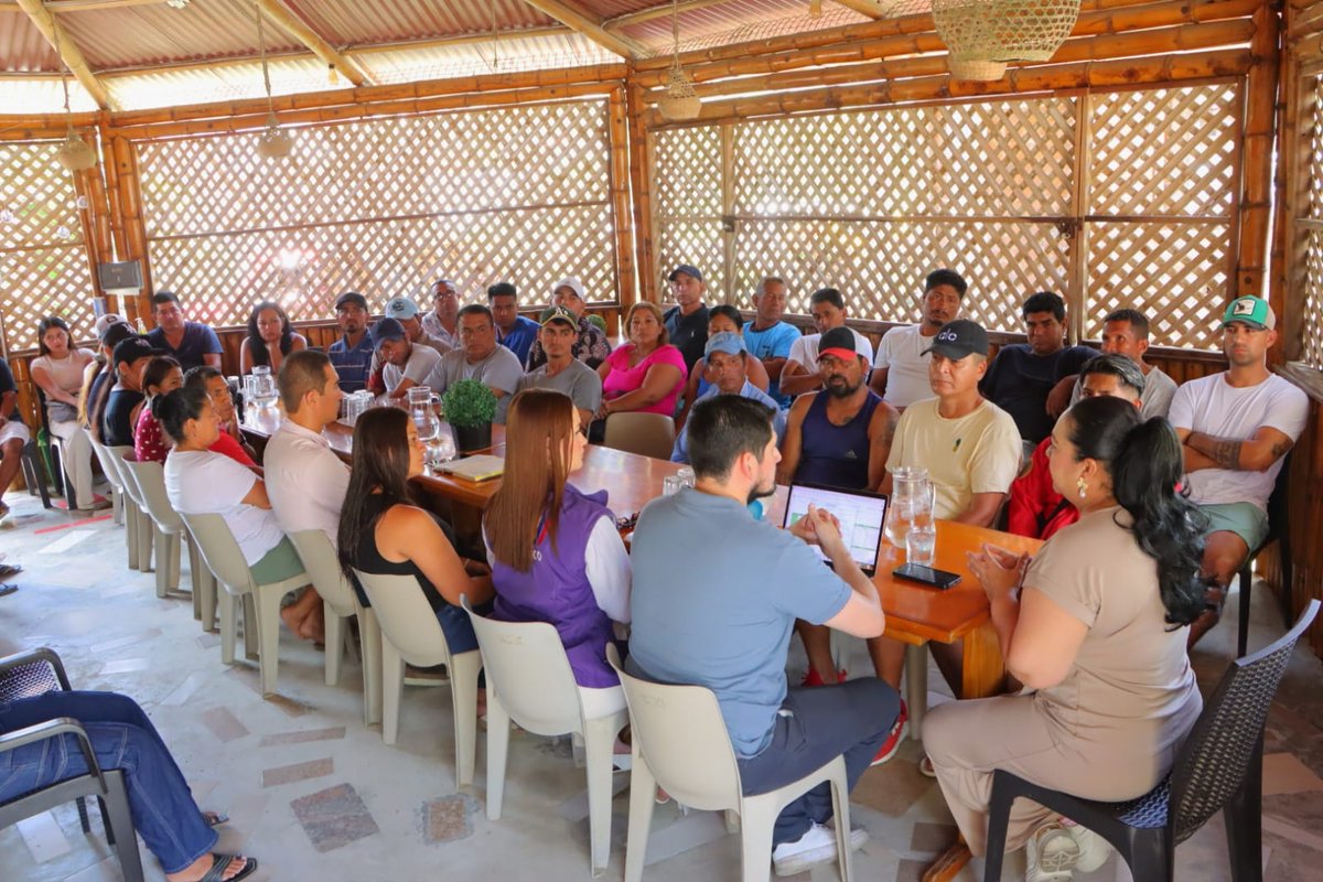 La gobernadora <a href="/avalleec/">Aurora Valle</a> dialogó con pescadores de Jama para articular seguridad y mejoras. Además, con el respaldo del presidente Daniel Noboa, se entregó víveres y soluciones al sector. 🇪🇨