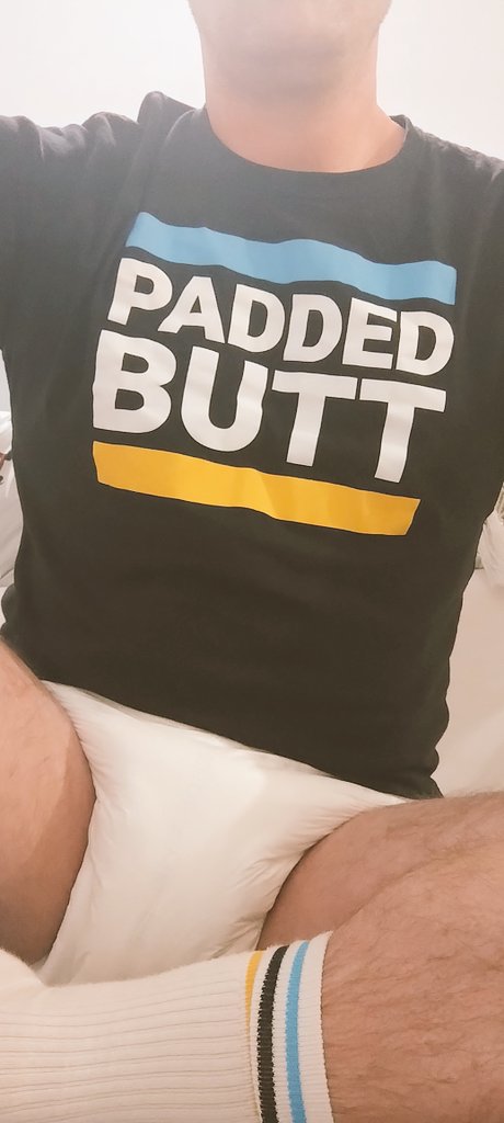 abdl_matty's tweet photo. T-shirt telling everyone, no pants allowed, and Padded Butt socks... Just so everyone knows I'm a diaper fag right?  

Should I wear only this outdoors? 

#abdl #abdlboy #diaper #diaperslave #adultbaby #abdlmanchester #Diaperboys #diaperlovers #diaperexposure #diaperbondage https://t.co/shyhyNZypO