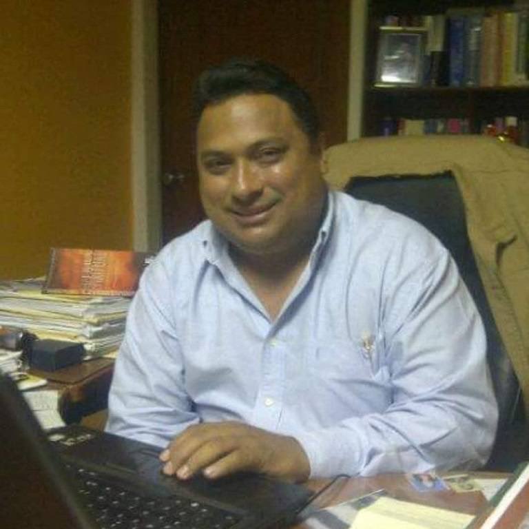 FundehullanVzla's tweet photo. Desde @Fundehullanvzla nos unimos a la exigencia de familiares para solicitar la libertad inmediata de Marcos Castillo, reconocido abogado penalista y defensor de DDHH en el estado Apure Venezuela, quien fue detenido arbitrariamente el 29/10/24 al salir de los tribunales de San Fernando.

Instamos a la libertad de todos los presos políticos en Venezuela.

El uso del sistema judicial para perseguir a quienes ejercen la defensa legal y derechos políticos vulnera los tratados internacionales y las garantías constitucionales. ¡Defender derechos no es delito! ⚖️🇻🇪

#LibertadParaMarcosCastillo #JusticiaYLibertad #DDHH
