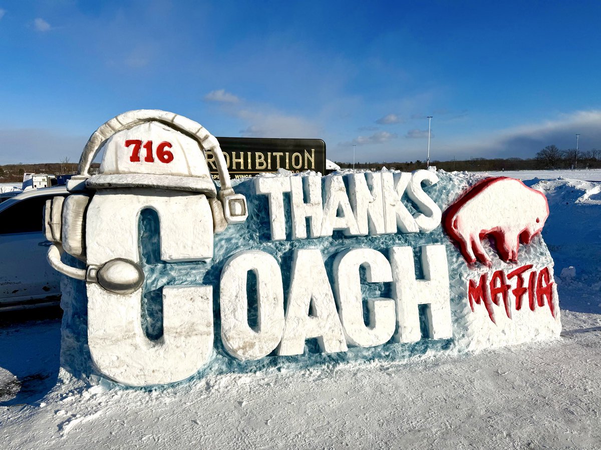 JeffRussoWKBW's tweet image. Freelance artist Eric Jones has completed his snow sculpture in Orchard Park to say thank you to former Buffalo Bills Head Coach Sean McDermott. The sculpture is at Prohibition 2020 and created in partnership with Hope Rises. #Bills #Billsmafia Photo courtesy: Eric Jones Studios