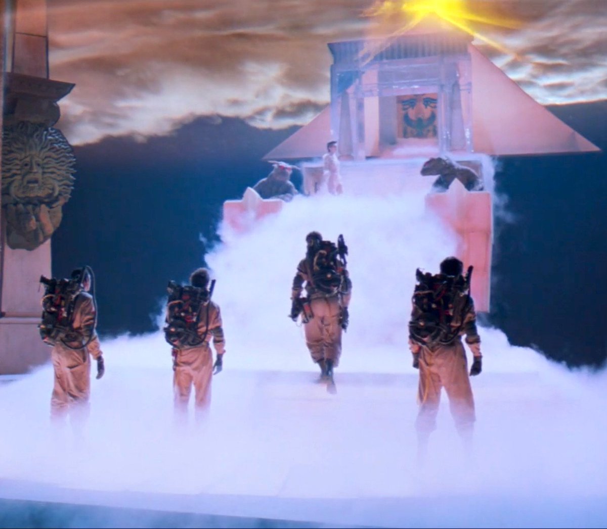 GhostbustersNet's tweet image. 📽️ GHOSTBUSTERS

Directed by Ivan Reitman

Starring Dan Aykroyd, Bill Murray, Sigourney Weaver, Rick Moranis, Harold Ramis and Ernie Hudson.