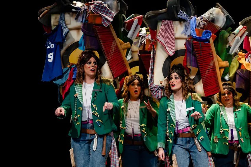 Seguimos flotando con la noche de ayer… Gracias por todos los mensajes recibidos, muchísimas gracias siempre🥰🥰♥️♥️ 

Os dejamos algunas fotitos de ayer🐪

#LasJorobadas #COAC2026P12 #Carnaval2026