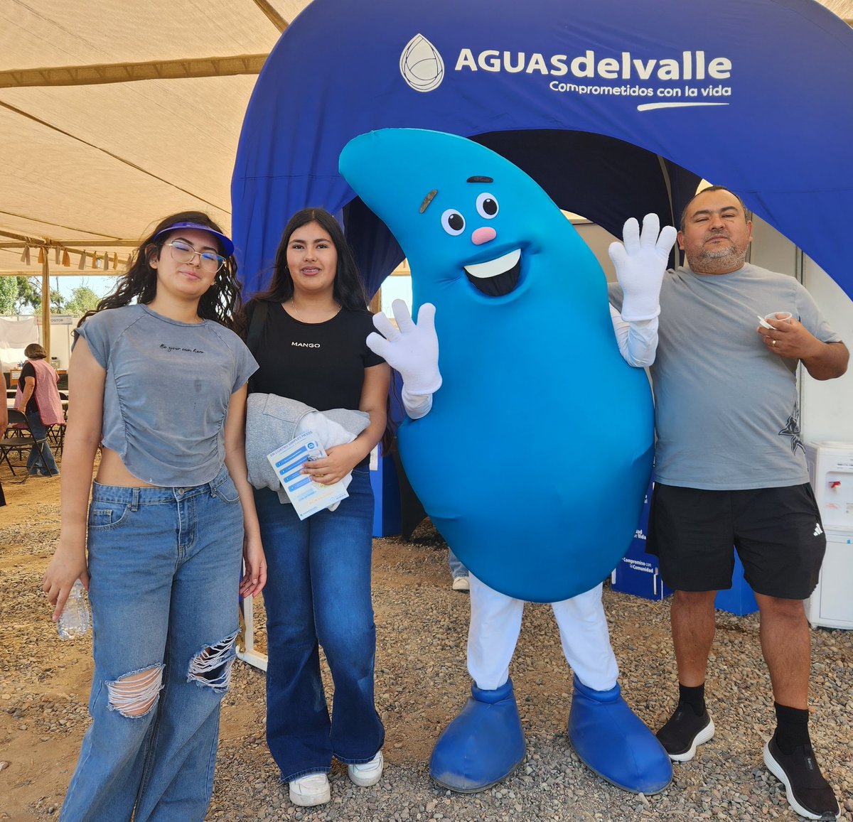 aguasdelvalle's tweet photo. Ya estamos instalados en la #ExpoCoquimbo con un stand informativo y un punto de hidratación para todos los asistentes.

Los esperamos desde hoy hasta el domingo.

@ExpoCoquimbo 
@Crdp_Coquimbo 
@gorecoquimbo https://t.co/ZAIvX4jhg7