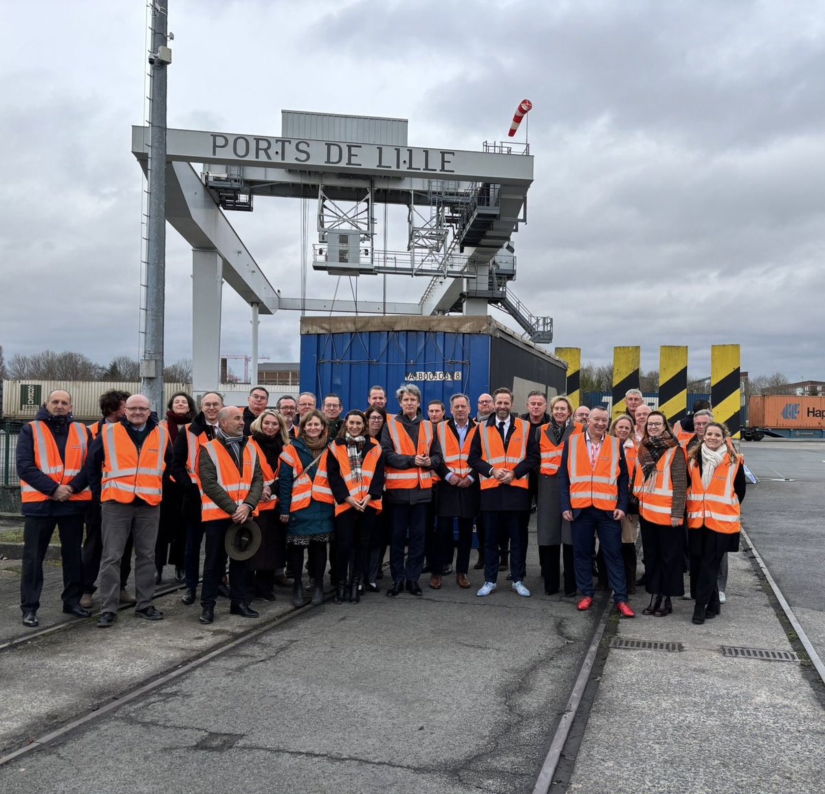 hugodejonge's tweet image. In 2025 begon het graven, nu zien we het met eigen ogen: het Seine-Schelde kanaal verbindt Terneuzen met Parijs. De Nieuwe Sluis Terneuzen wordt dé toegangspoort tot Noord-Frankrijk en Parijs. Een megaproject met enorme economische en duurzame impact. 

🔗 linkedin.com/posts/hugo-de-…