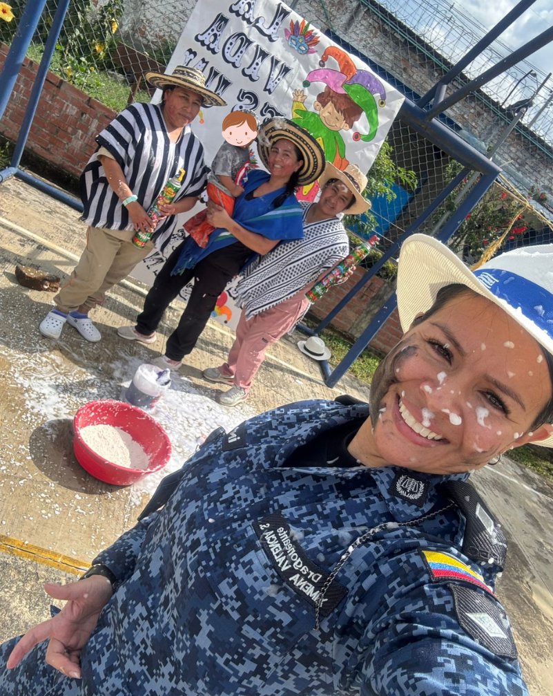 INPEC_Colombia's tweet photo. 🎭 ¡El Carnaval de la Vida llegó a #Popayán!
En el Gobierno del Presidente @petrogustavo, la infancia es prioridad. Gracias al equipo de Talento Humano del ERON, los hijos de las mujeres privadas de la libertad, disfrutaron de una jornada llena de amor y tiempo de calidad. ❤️✨ https://t.co/LXWacQt0Vg