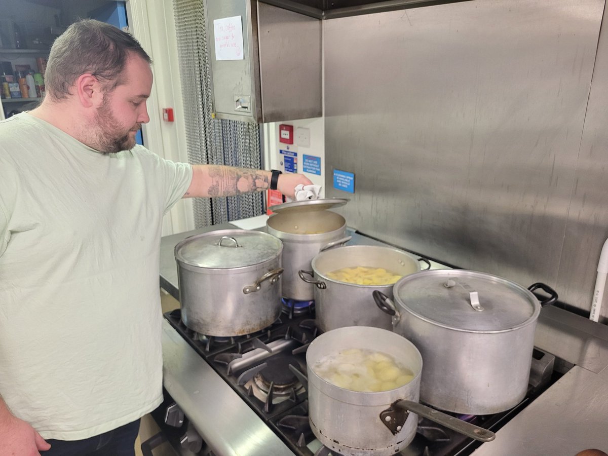 Well done  a d thank youto the kitchen  team tonight, a superb effort! 🏴󠁧󠁢󠁳󠁣󠁴󠁿