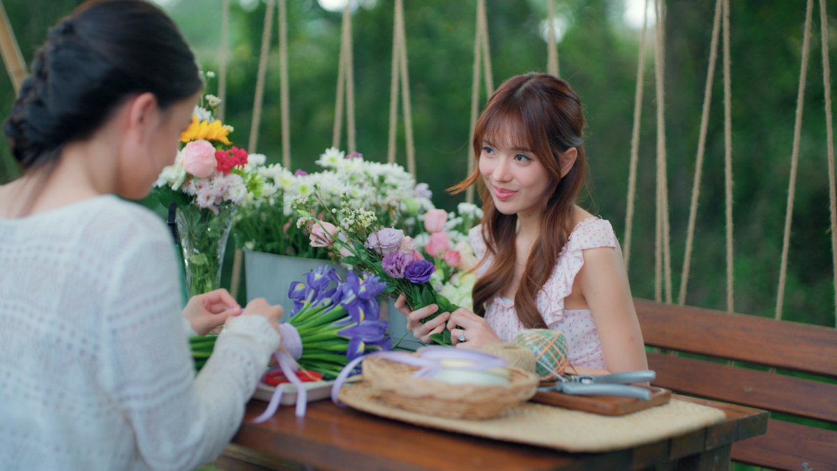 THE AIR Q20 SHOOTING
#เสน่หาวาโยคิว20

เจ้าหญิงบลูบอกว่าคืนนี้มี วิวาห์ปฐพี EP.1 นะคะ ฝากติดตามคุณโรสกันด้วยนะคะ 

จักรวาลนี้มีแต่ความหวาน ทีมสะใภ้น่ารักมาก นั่งจัดดอกไม้กันอบอุ่นเชียว 💐 

⏰ คืนนี้ 20.30 น. เป็นกำลังใจให้พี่ดินกับน้องโรสด้วยนะคะ