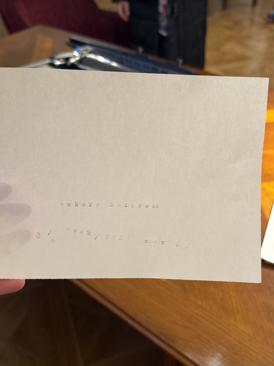 Hayatında ilk defa daktilo başına geçince bu kadar oluyor alt satıra geçemedik