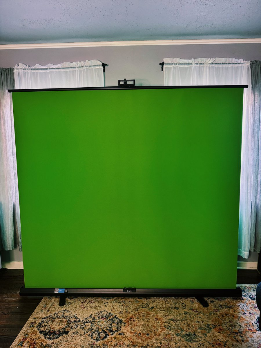 _modelmorg's tweet photo. Obsessing over my El Gato low profile mic arm! It’s aesthetically pleasing &amp; tucks away perfectly!
Also… the XL green screen?! I can’t wait to incorporate this into my streams. Y’all might really see me back in the diary room fr (; 
Thank you @elgato !!! 💛 https://t.co/qxKw7MFnGI