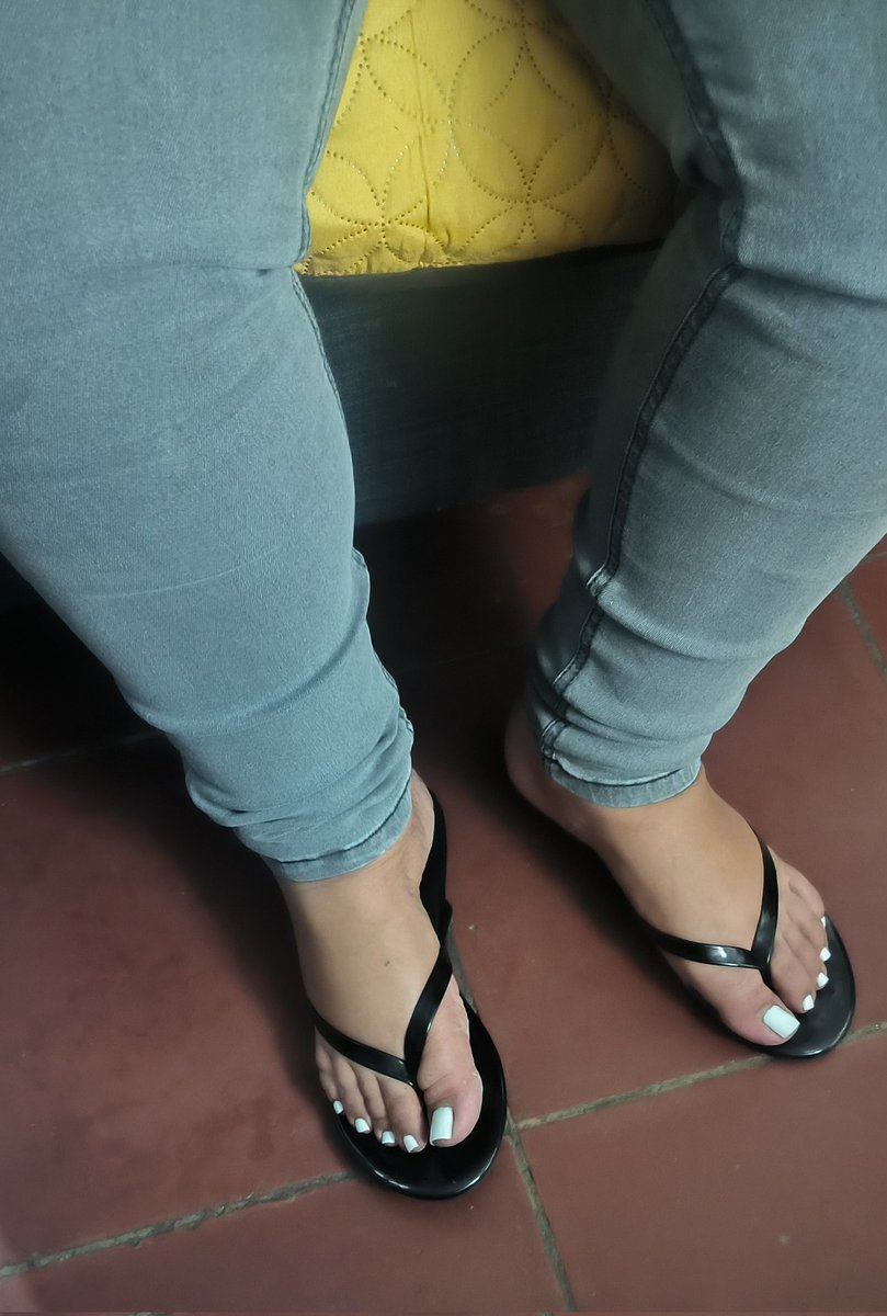 piesitos_freya's tweet photo. Piesitos cansados.
Necesito un masajito
#feetworshi̇p #feetfetısh #piesv https://t.co/i7Q3USoh1I