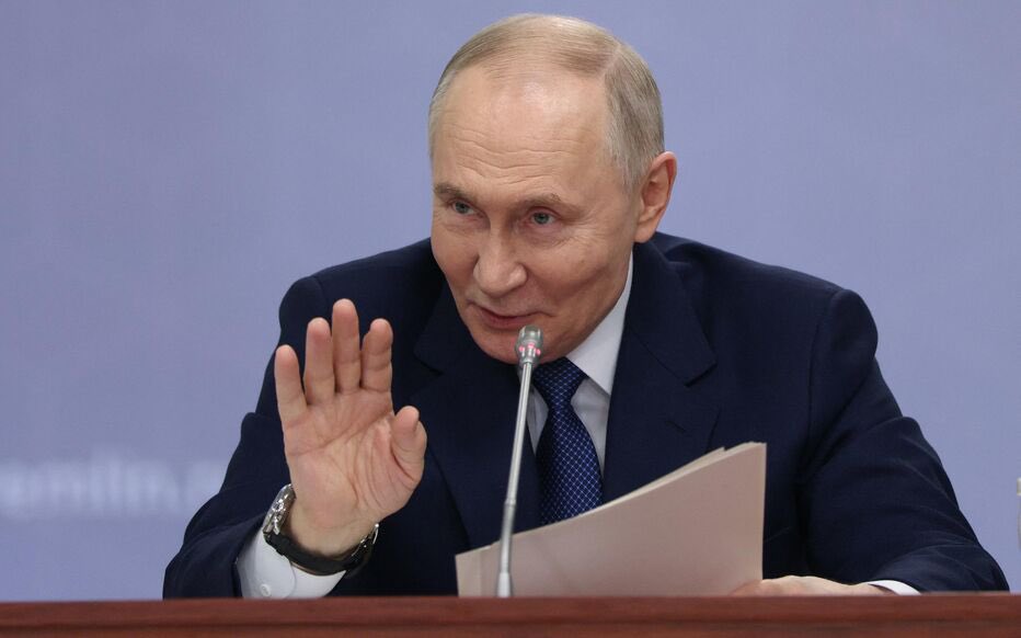 75secondes's tweet photo. 💰Les 10 présidents les plus riches du monde

🇷🇺 Vladimir Poutine : 200 milliards $
🇸🇦 Mohammed ben Salmane : 20 milliards $
🇧🇳 Hassanal Bolkiah : 20 milliards $
🇦🇪 Khalifa ben Zayed Al Nahyane : 15 milliards $
🇲🇦 Mohammed VI : 8,2 milliards $
🇱🇮 Hans-Adam II : 3,5 milliards $
🇶🇦 Tamim ben Hamad Al Thani : 2,5 milliards $
🇱🇺 Henri de Luxembourg : 1,2 milliard $
🇲🇨 Albert II de Monaco : 1 milliard $
🇴🇲 Haitham ben Tariq : 700 millions $

🗞️ https://t.co/UEanV9aIII