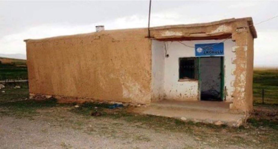 Suriye’de Suriyeliler için 825 okul yaptıran ülkenin, kendi ülkesindeki bir okulu.