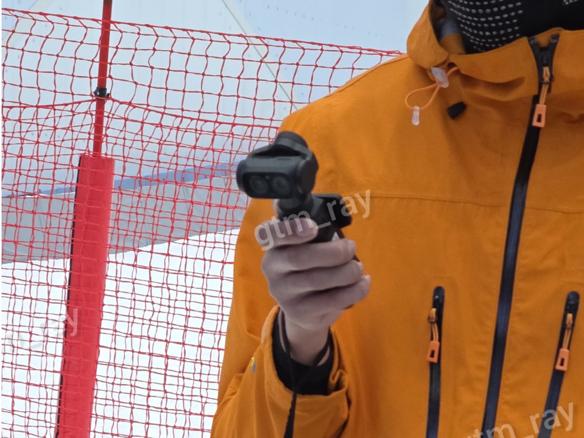 djirumor's tweet image. Leak: DJI’s Osmo Pocket 4 Pro spotted in Shenzhen — first front photo shows dual cameras and the Pocket 3’s rotating viewfinder.

Rumored to get a dedicated zoom lens and could soon replace the Pocket 3. #DJI #Vlogging

 (1/2)