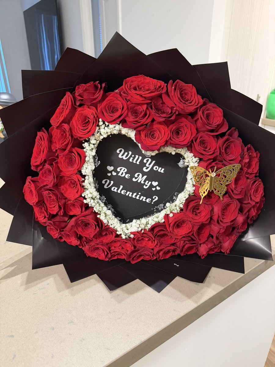 theerealnuuu's tweet image. i’m in loveee🥺😍😍😍🌹