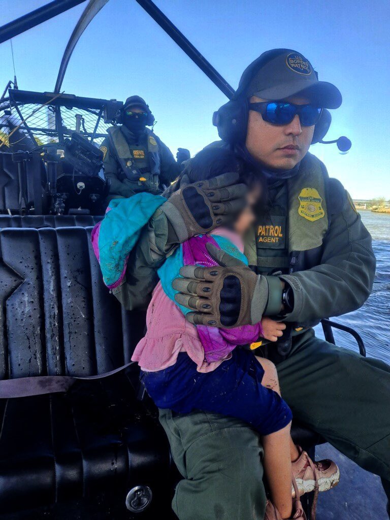 BillMelugin_'s tweet image. Some photos from my border coverage during the Biden administration, when we were witnessing unaccompanied children being abandoned by smugglers at the border every single day. 

18,954 of these children recovered by CBP in July 2021 alone. 

Over 500,000+ by end of Biden term.…