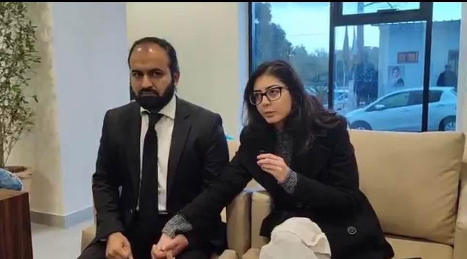 SmIbrahimAdv1's tweet photo. اسلام آباد میں نڈر وکیل ایمان مزاری ایڈووکیٹ اور ہادی ایڈووکیٹ کی گرفتاری اور کشمیری صحافی سراب برکت کی مسلسل قید، آزادیٔ اظہار اور قانون کی تضحیک ہے۔
اختلافِ رائے جرم نہیں!
#ReleaseImanMazari #ReleaseSarabBarkat #FreeSpeech #HumanRightsViolations https://t.co/xaJOvrMejF