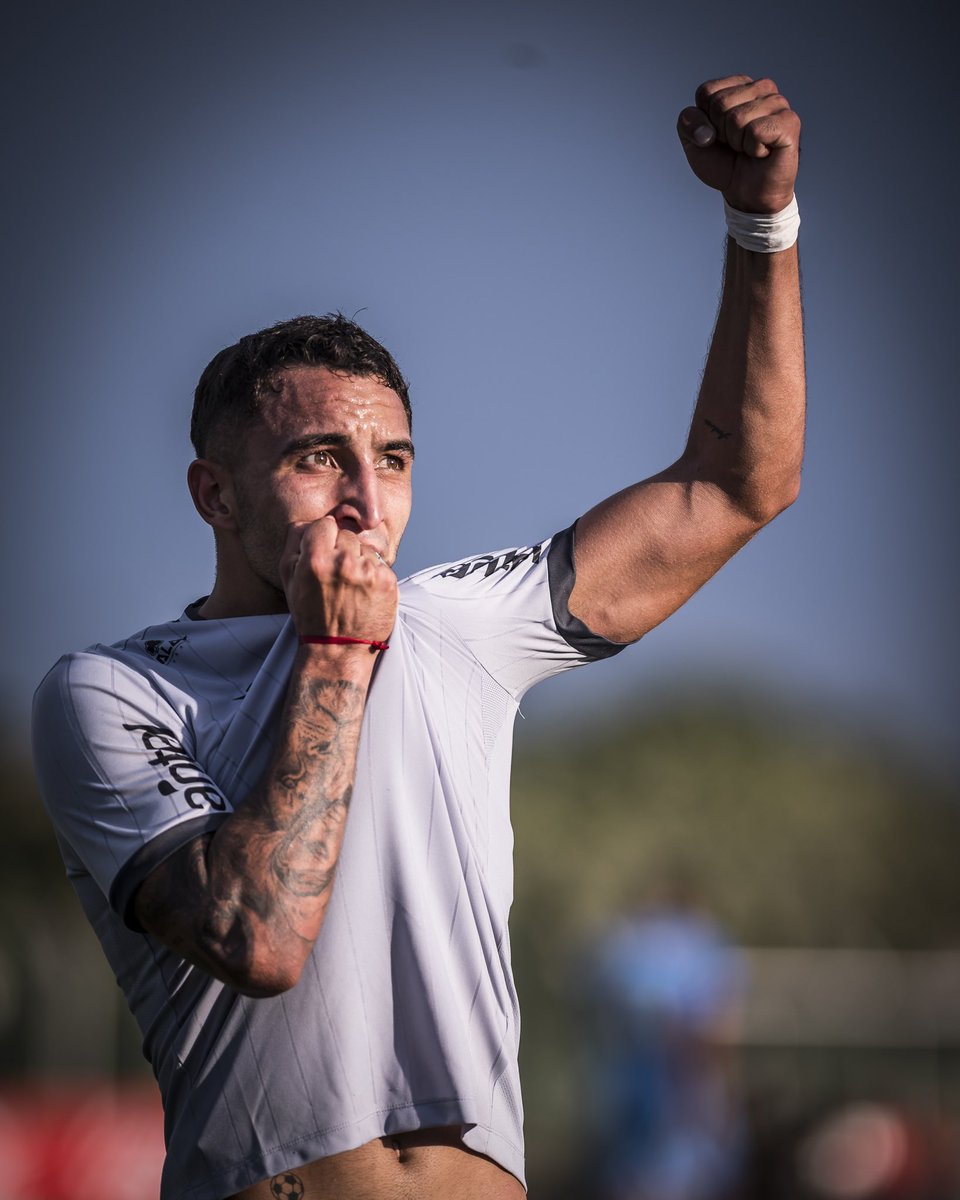 Agustín Pereira es nuevo jugador de Albion.

El lateral derecho de 24 años llega en condición de libre luego de haber culminado su contrato con Racing.

La temporada pasada jugó 20 partidos y anotó 4 goles.