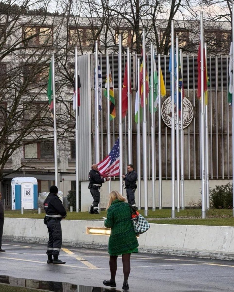 onestpress's tweet photo. WHO removing Us Flag https://t.co/7an2r6iWXO