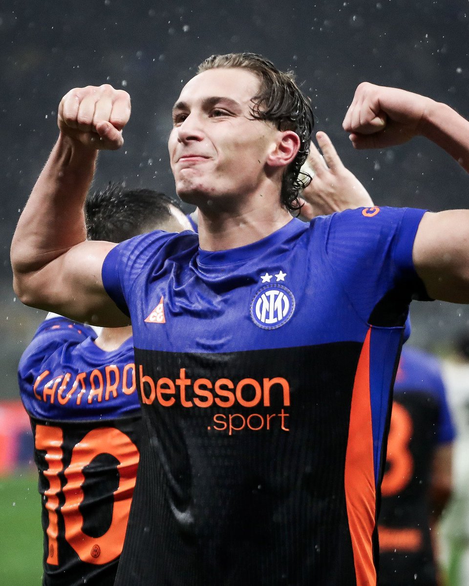 FT: INTER 6-2 Pisa
⚽️ Zielu (p)
⚽️ Toro
⚽️ Pio
⚽️ Dimarco
⚽️ Bonny
⚽️ Miki

Keunggulan 2-0 Pisa dibayar tuntas dg balasan 6 GOL dari Inter, dg 6 GOAL SCORER berbeda. 

Credit buat Chivu yg berani lakuin pergantian pemain di menit 30. Dimash jd kunci!

Juve, Roma.. Do your job! 💪🏻