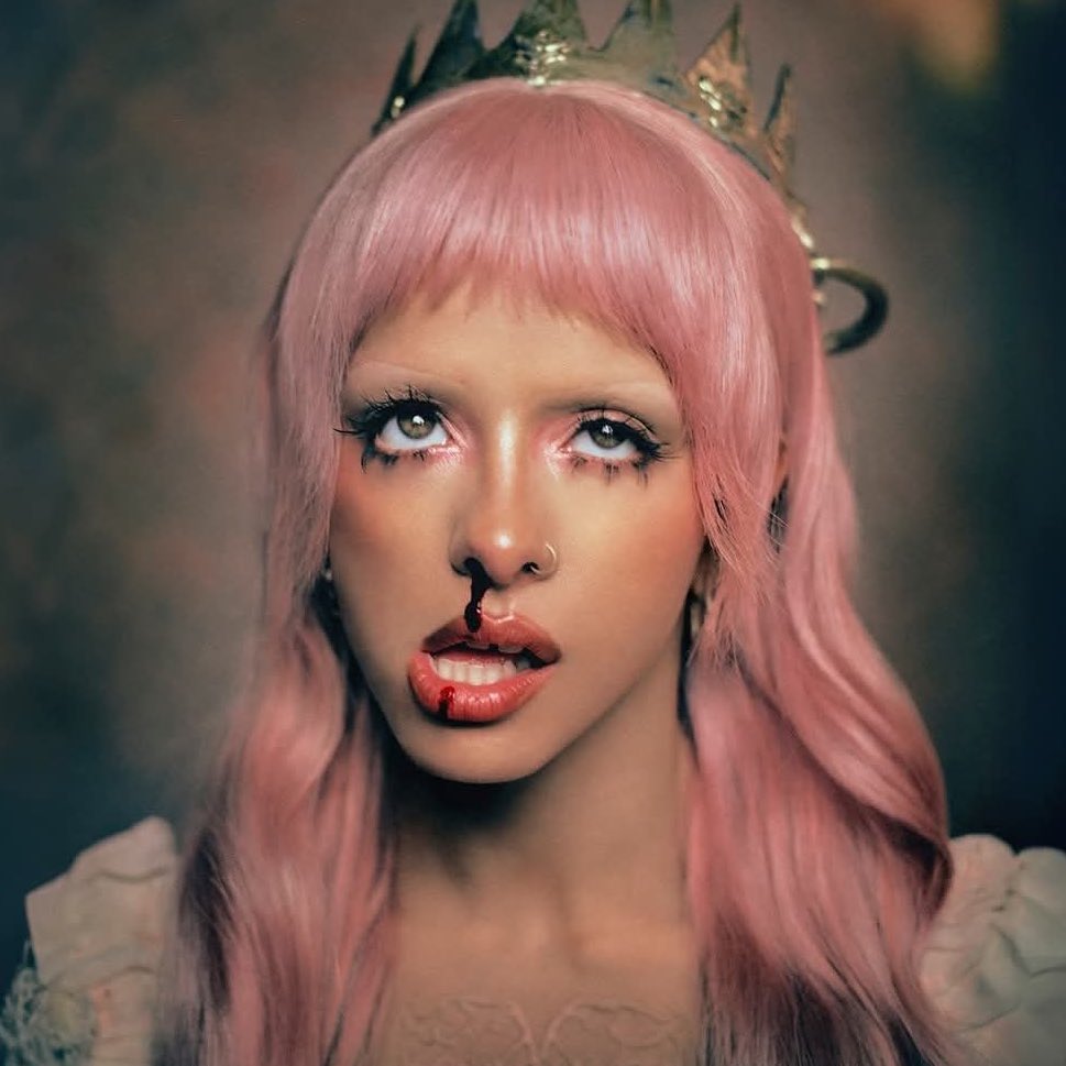 SKULLBON3S's tweet photo. ⭐️🚨 | Melanie Martinez’s new album introduces a profound and highly conceptual tech dystopian narrative centered on “Circle”, a pop star raised inside a secluded cult.

The project will explore fame as sacrifice, identity as code, and pop stardom as a manufactured experiment. https://t.co/unaVpmRrJp