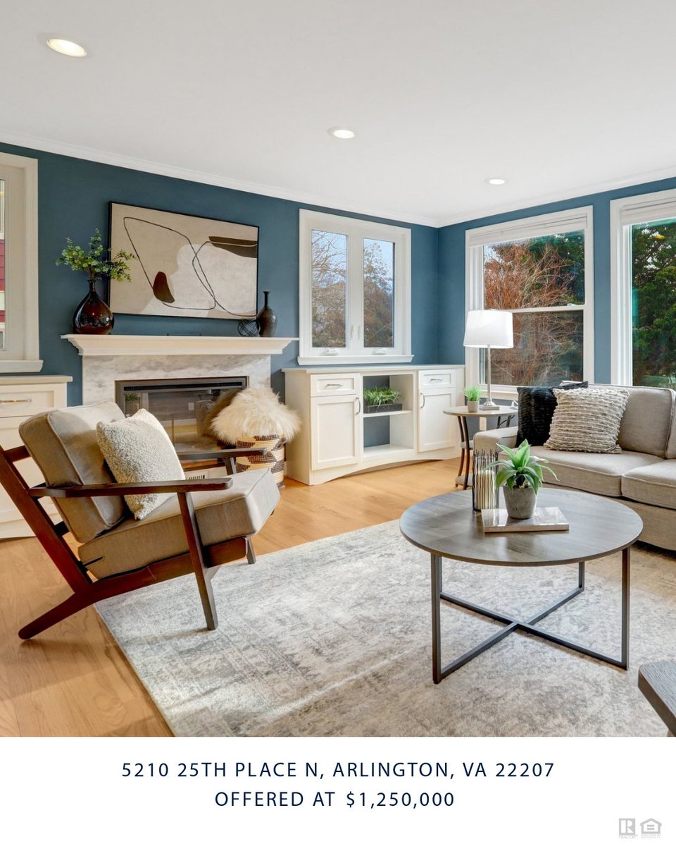 LMensing's tweet photo. Open House today 2:00–4:00 PM in Arlington. Come by before the snow hits.❄️❄️

Beautifully updated Cape Cod with 3 BR, 2.5 BA, open floor plan, screened-in porch, fenced yard, patio, and shed. Located in the Yorktown neighborhood off N. George Mason.

https://t.co/tkek2EesRl https://t.co/j8lUbdgqpm