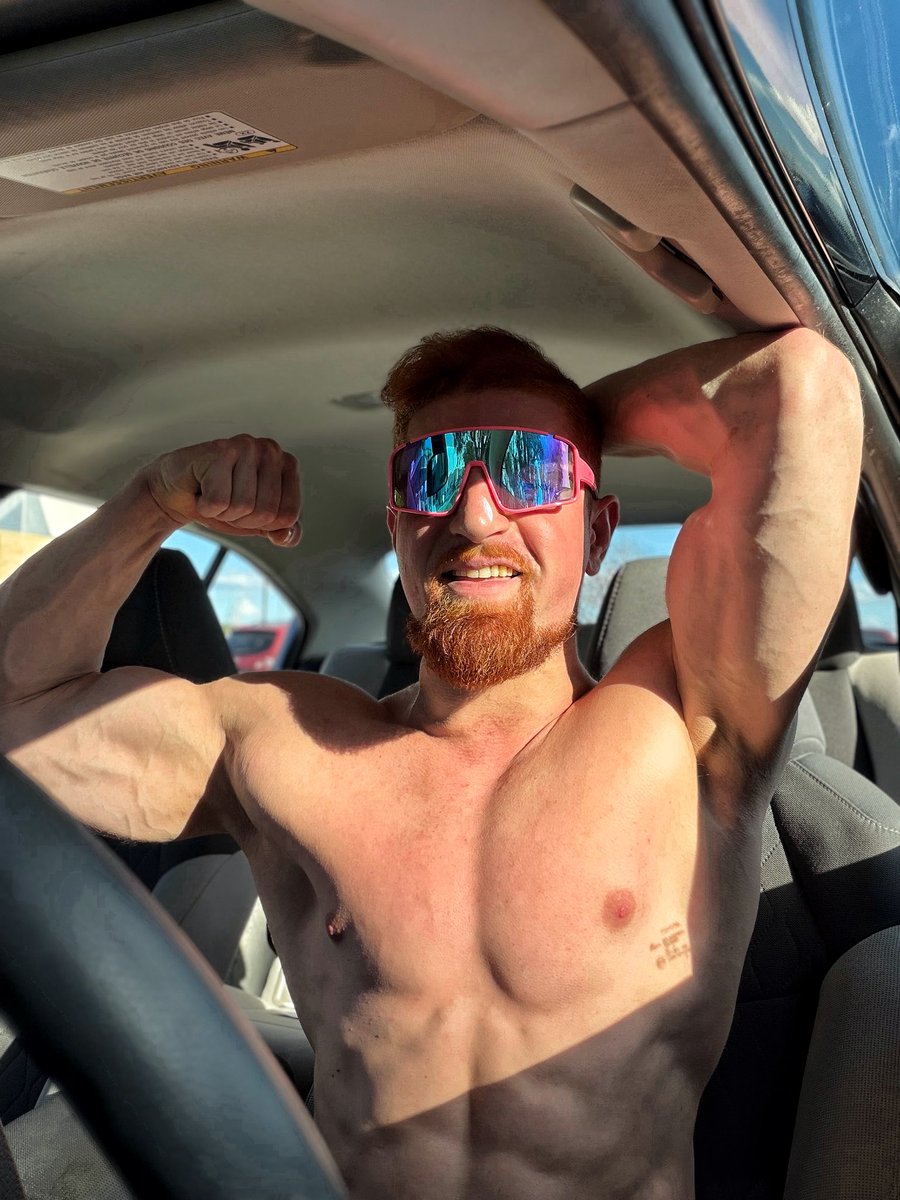 justgal_'s tweet image. Tanning while driving is optimal for the Stud stats😎
#MintCondition