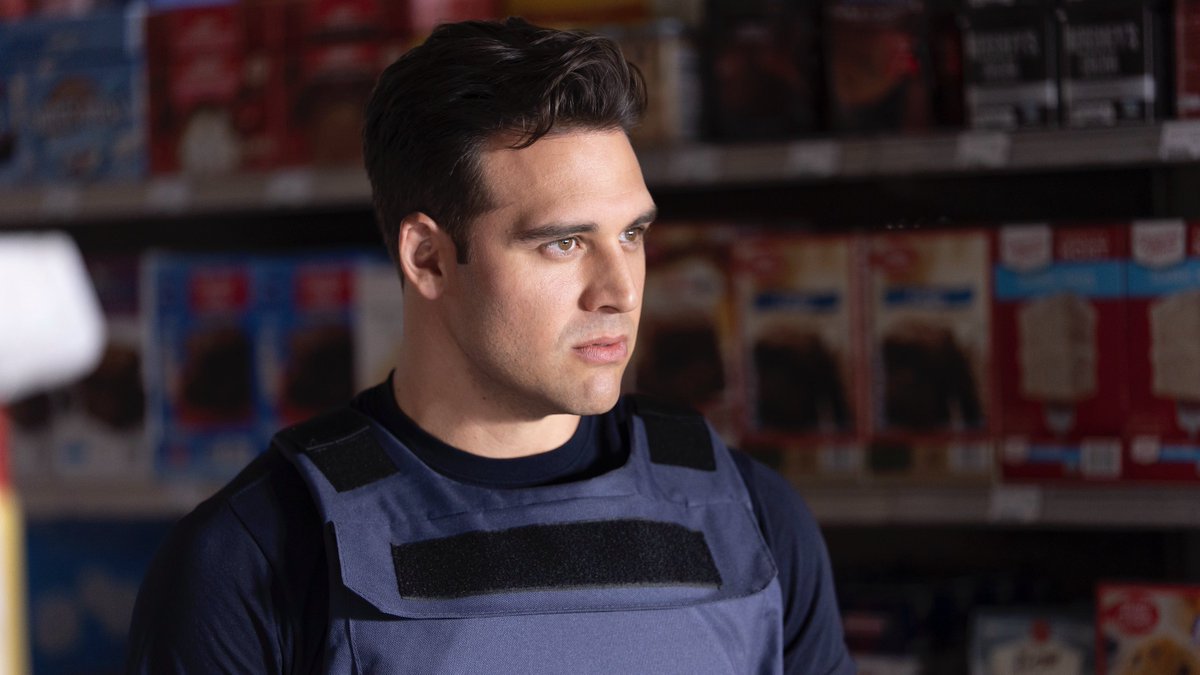 911TVNEWS's tweet image. 9x10 “Handle With Care” Synopsis:

Harry’s first day as a probie proves to be more challenging than Chimney expects. Meanwhile, Eddie and Hen are called into court over a former patient that brings back some old demons.