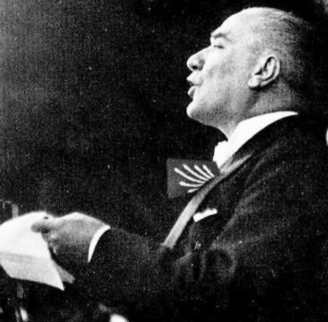 "Biz doğrudan doğruya milliyetperveriz ve Türk milliyetçisiyiz. Cumhuriyetimizin dayanağı Türk camiasıdır."

Atatürk - 26 Nisan 1926