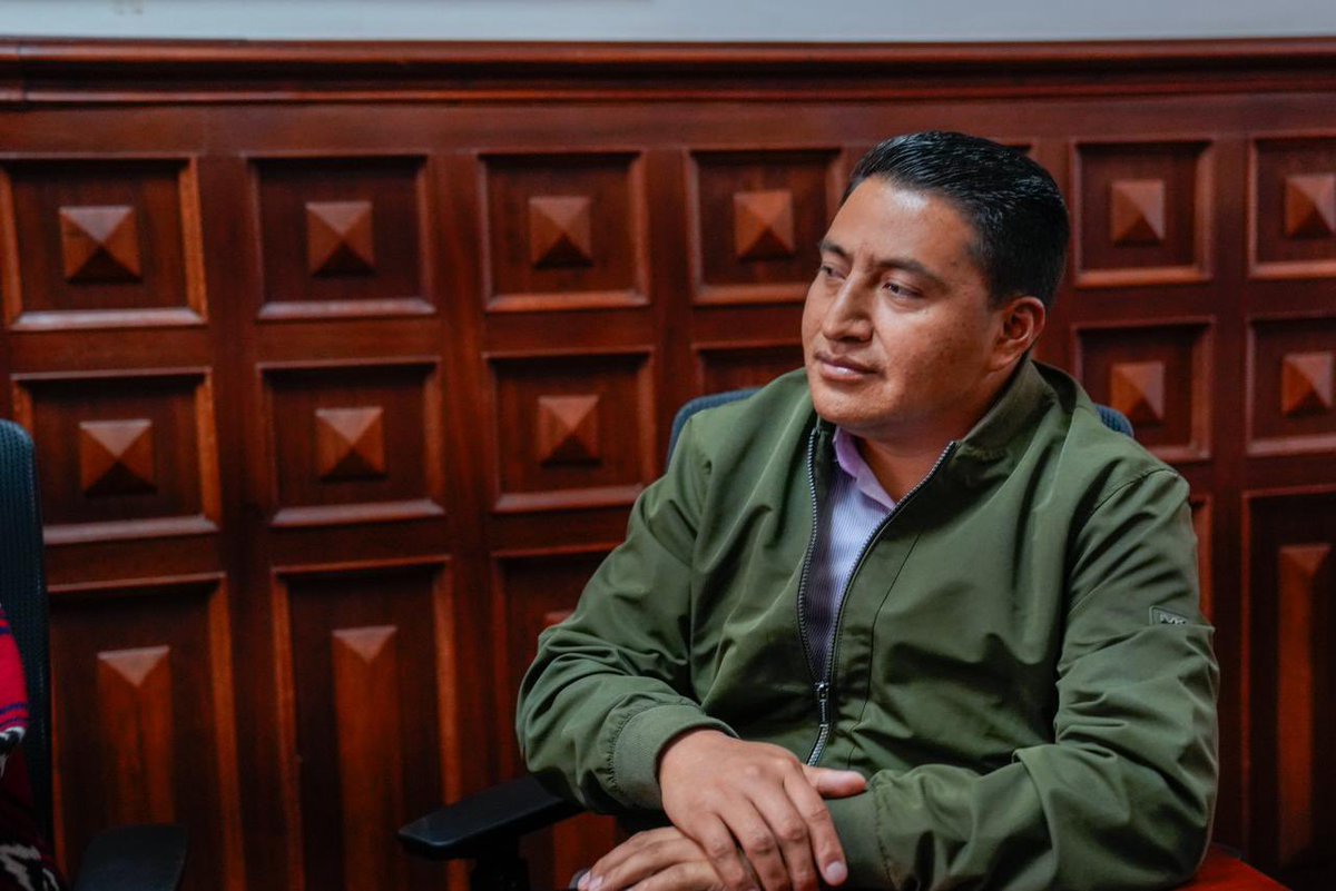 MinGobiernoEc's tweet photo. La ministra @natalymorillos dialogó con la @FEINE_EC sobre el registro de organizaciones sociales y la articulación de políticas y acciones en favor de los indígenas ecuatorianos. 📖🙌 https://t.co/qoBbIhgxUD