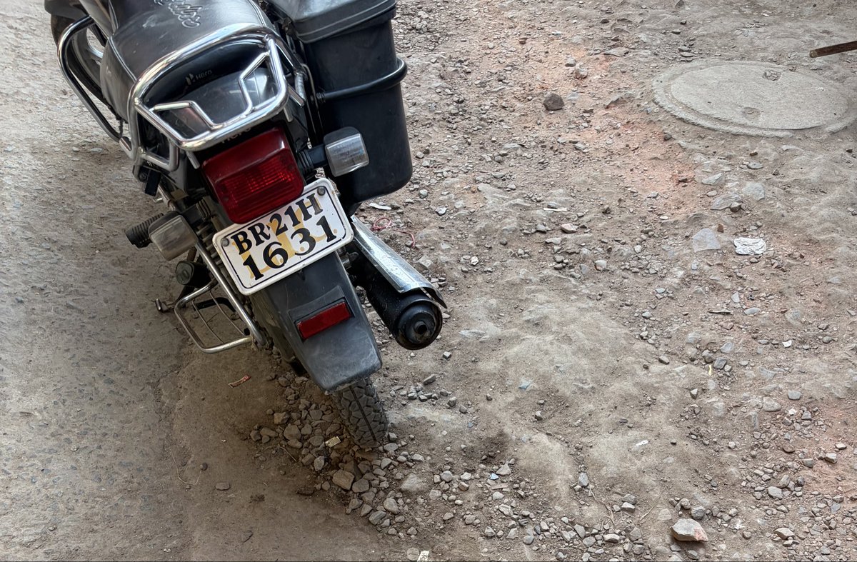 bihar_tales's tweet photo. Do LIC employees have the legal right to display “LIC” on the front number plate instead of the officially registered vehicle number?
@bihar_police https://t.co/nxYPSM4Kej