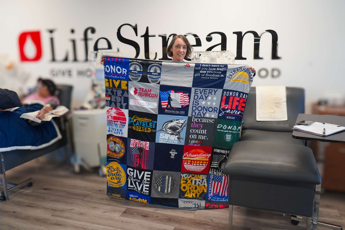 lifestreamblood's tweet photo. 🧑🏫 Meet Trisha, a teacher in the San Bernardino area and proud platelet donor! At 19 gallons of donations Trisha has turned her donor tees into a cozy blanket showcasing every donation and special shirt she’s earned.
#LifeStream #SanBernardino #Platelets https://t.co/9WRf1q9aZx